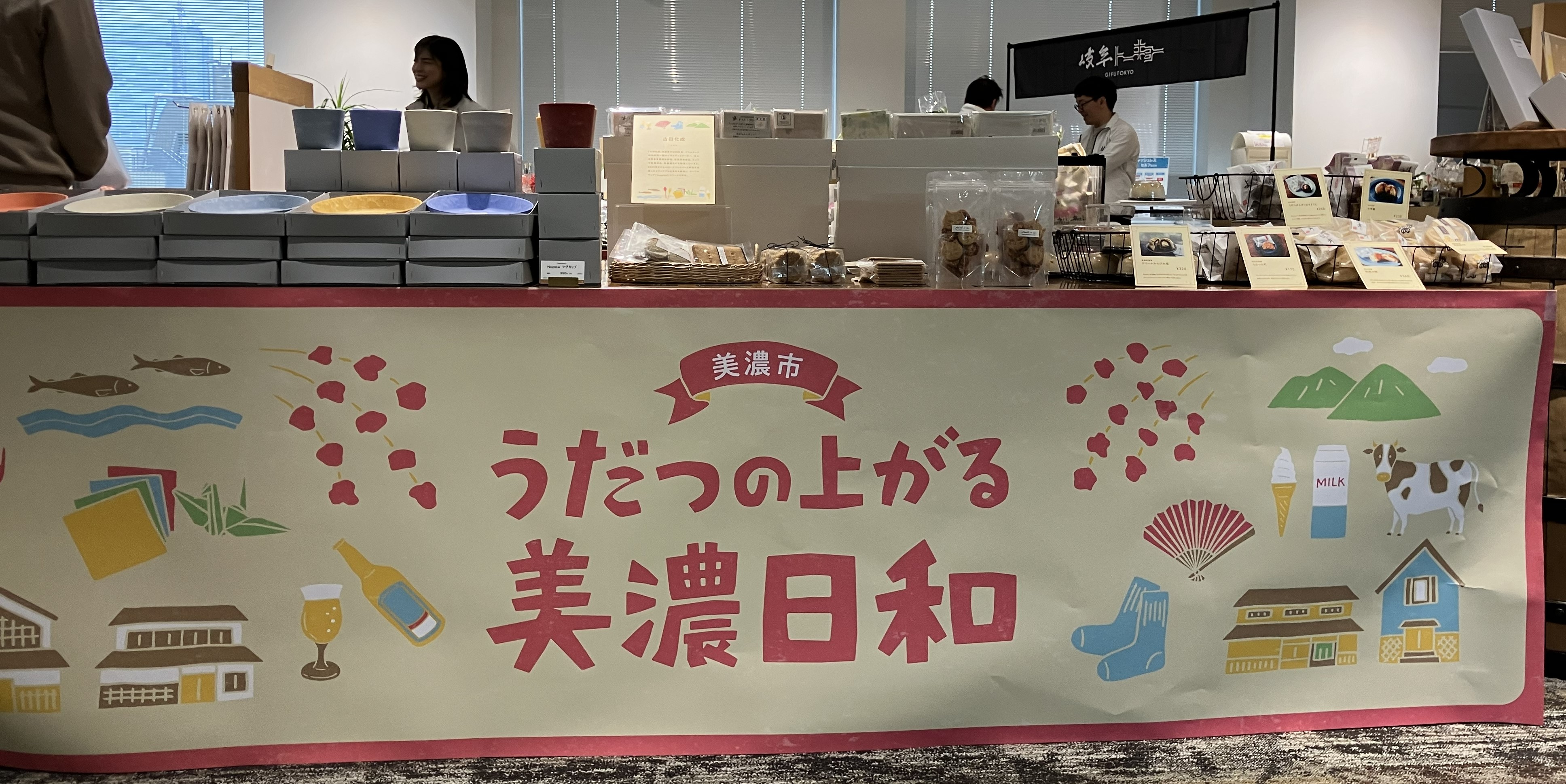 昼休みが旅気分に。【社内カフェスペース有効活用事例】