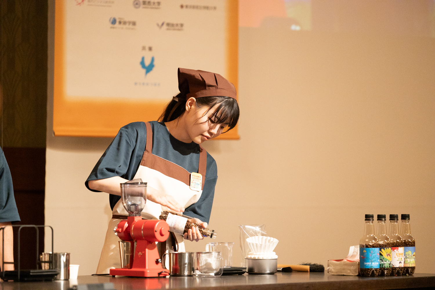 バリスタスキルを披露しているところ